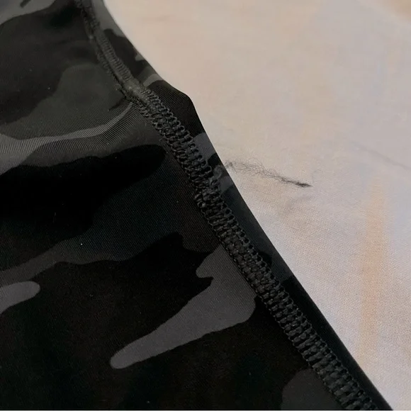 ✨SOLD✨ Athleta Ultimate 7/8 Tight Camo Leggings - Picture 13 of 13